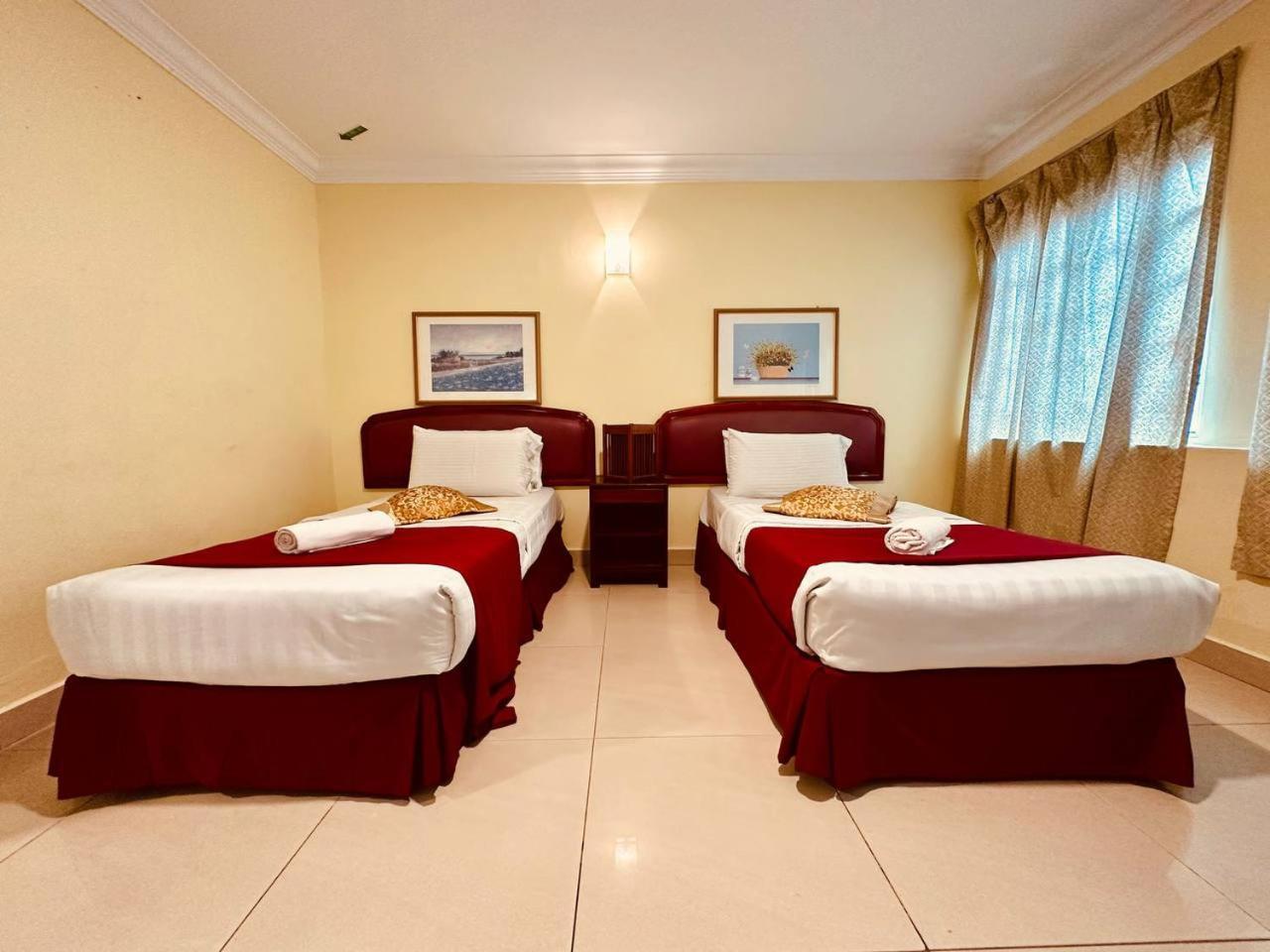 Hotel Carlton - Next To Terminal Bus Station